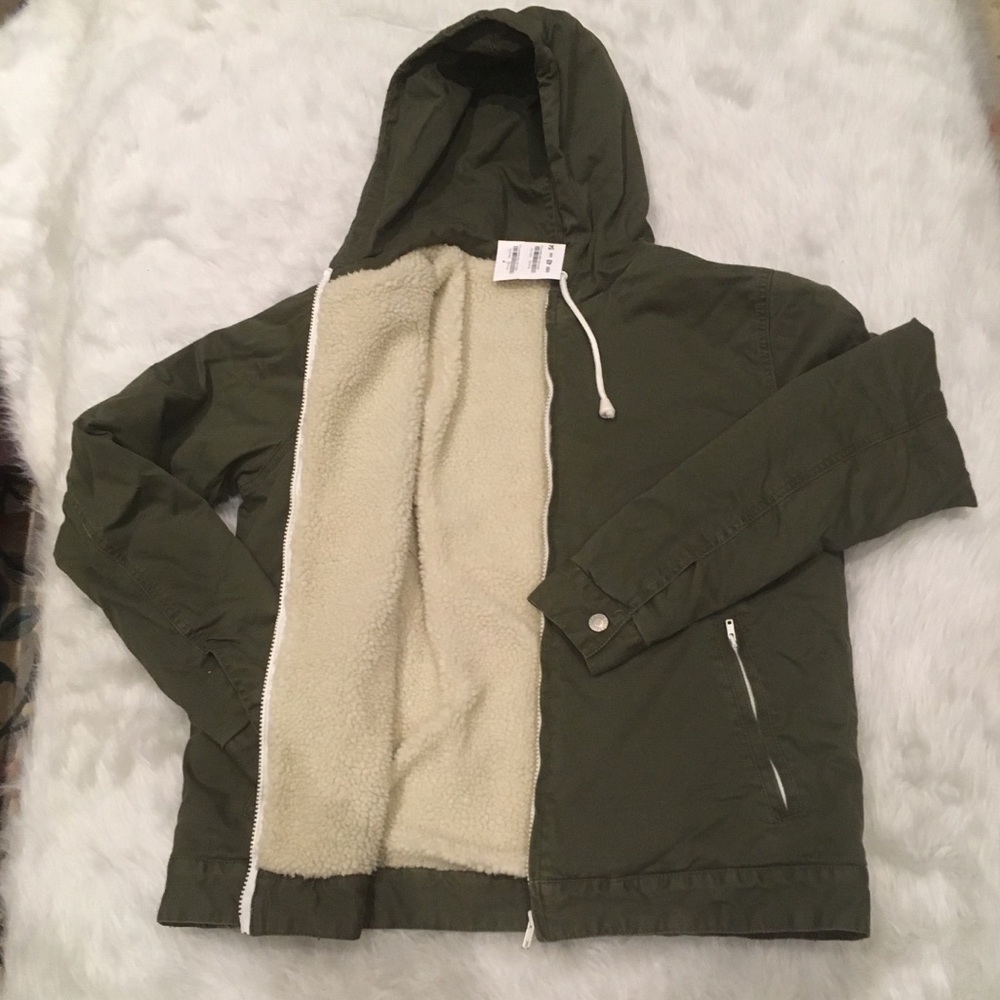 BRANDY MELVILLE BNWT SHERPA LINED KRISSY JACKET